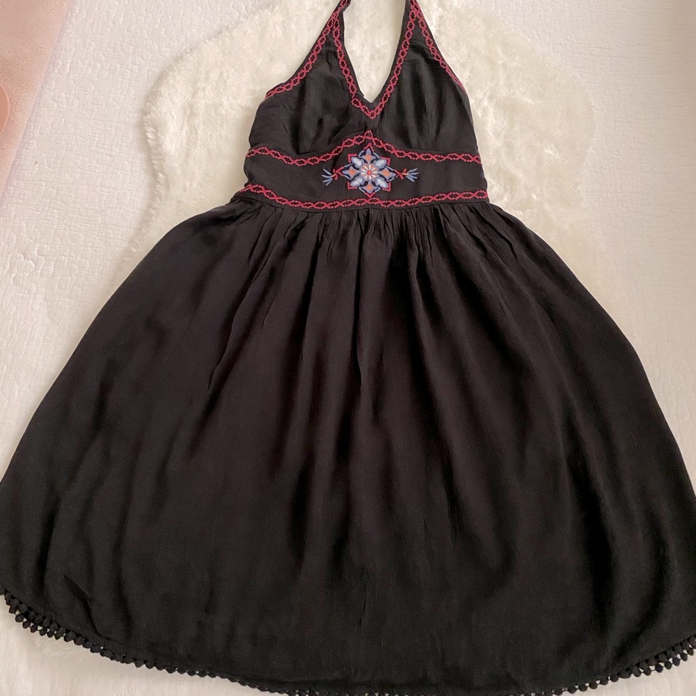 HOLLISTER HALTER DRESS IN SIZE SMALL